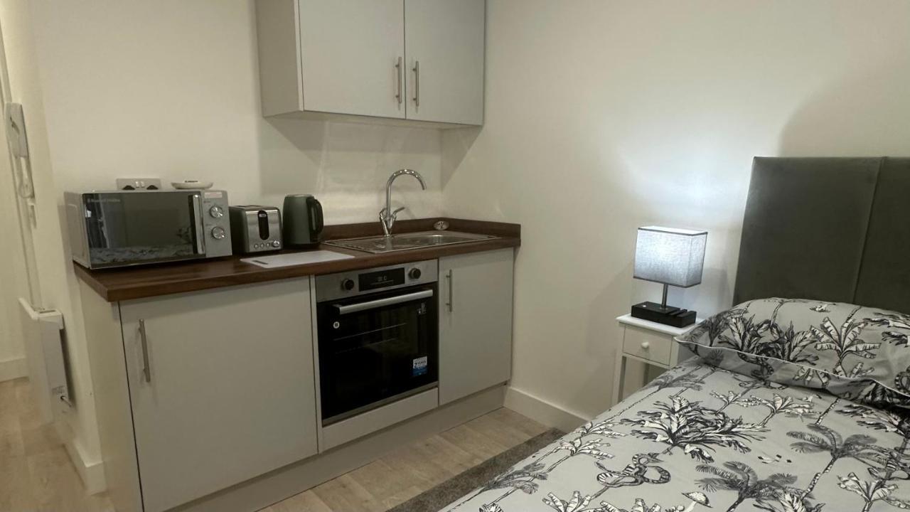 Selborne Studios Off Road Gated Parking Coventry Bagian luar foto