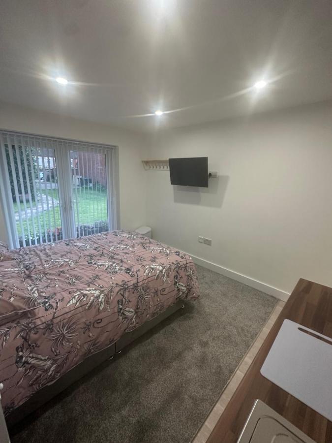 Selborne Studios Off Road Gated Parking Coventry Bagian luar foto