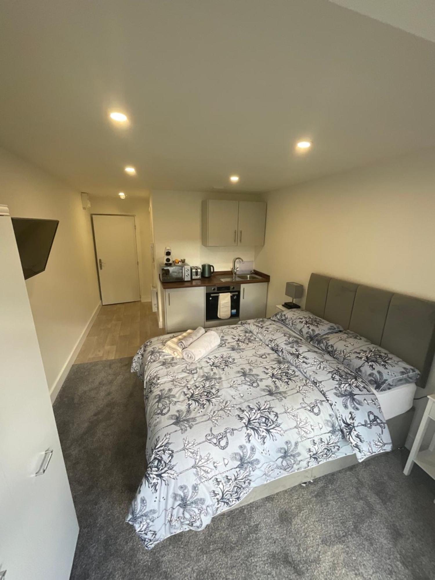 Selborne Studios Off Road Gated Parking Coventry Bagian luar foto