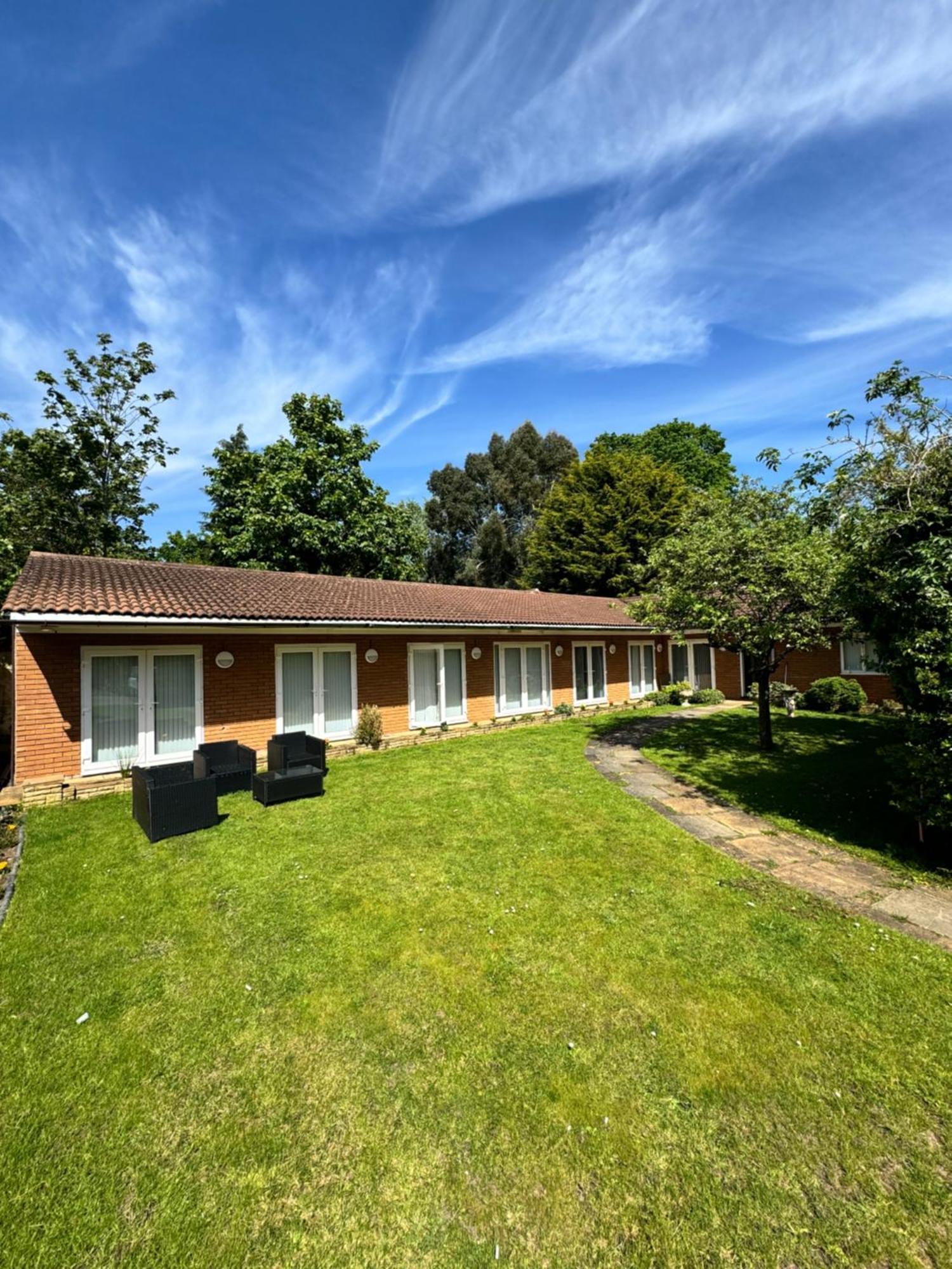 Selborne Studios Off Road Gated Parking Coventry Bagian luar foto