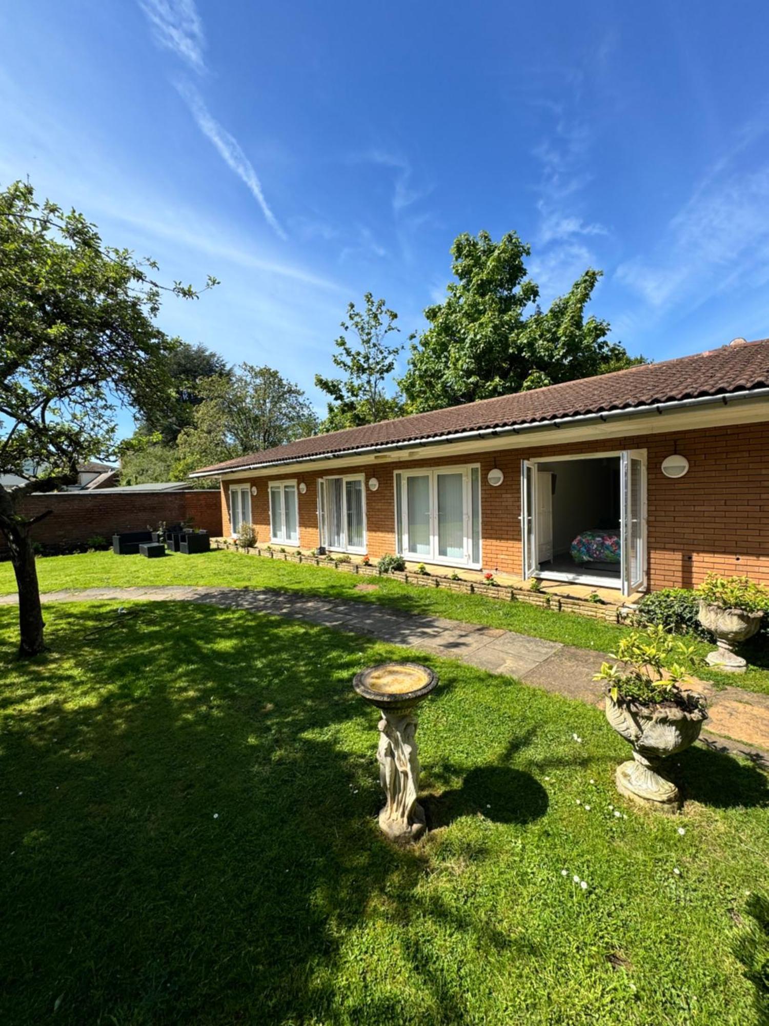 Selborne Studios Off Road Gated Parking Coventry Bagian luar foto